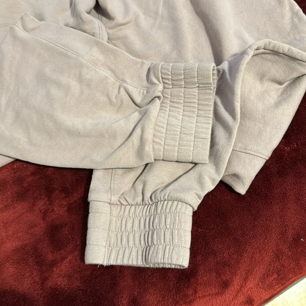 Sweatpants and Hoodie Set - Picture 4 of 9
